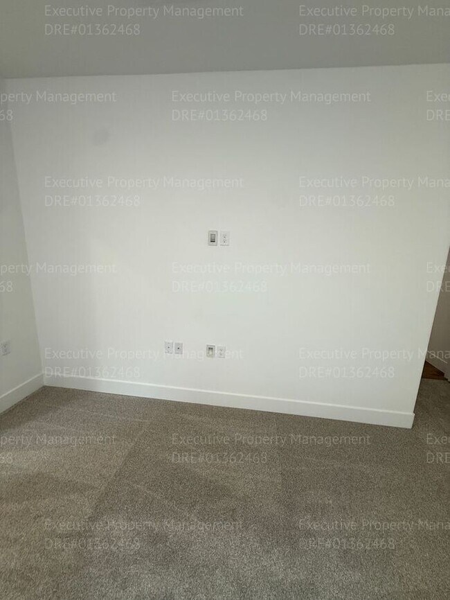 Building Photo - Newly constructed 3 bedroom/ 3 bathroom ho...