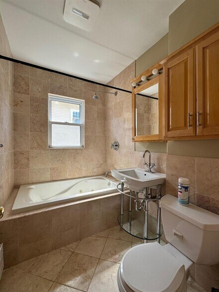 Building Photo - 14 Melville Rd