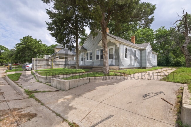 Building Photo - 224 N Minnesota St
