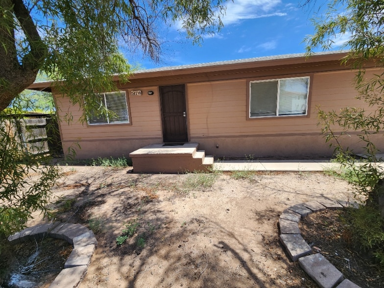 Building Photo - 216 N Casa Grande Ave