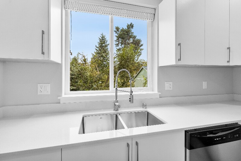 Building Photo - 5726 Sterling Ave