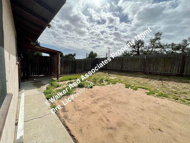 Building Photo - 330 Siler Ln