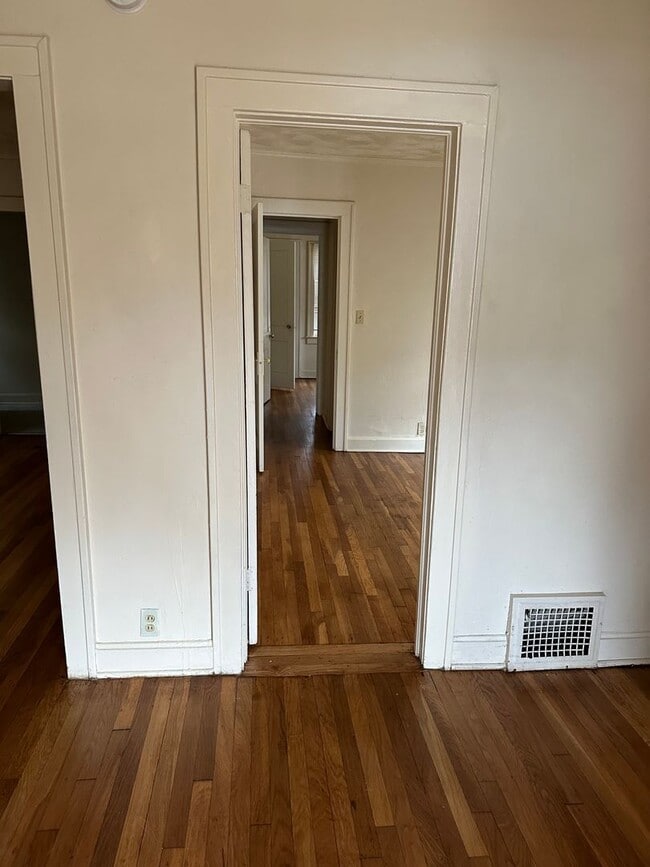 Building Photo - 2 Bedroom 1 Bath Home for Rent