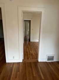 Building Photo - 2 Bedroom 1 Bath Home for Rent