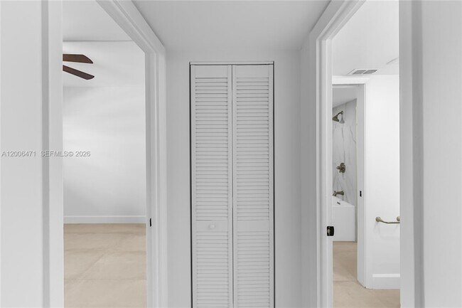 Building Photo - 1400 NE 57th Ct