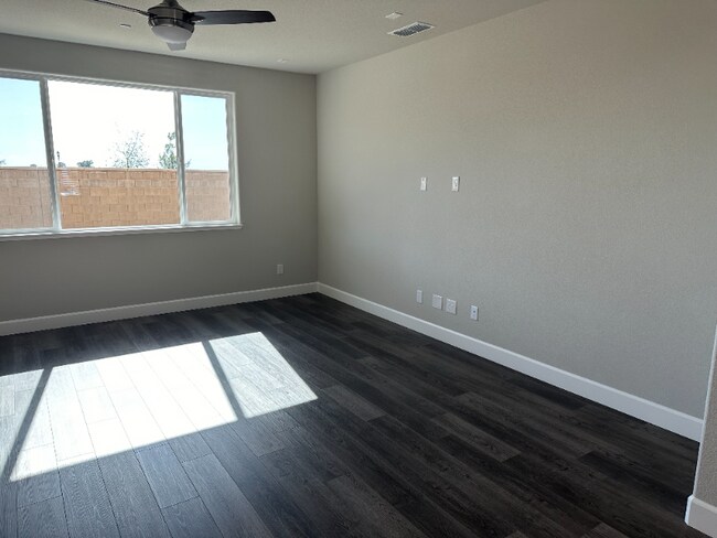 Building Photo - 3040 Vaughn Wy