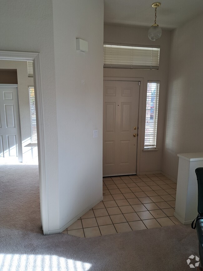 Building Photo - 985 Tokay Pl
