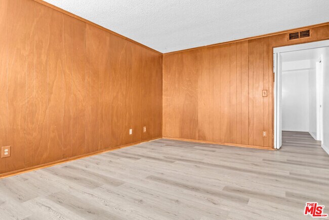 Building Photo - 732 Lorraine Blvd