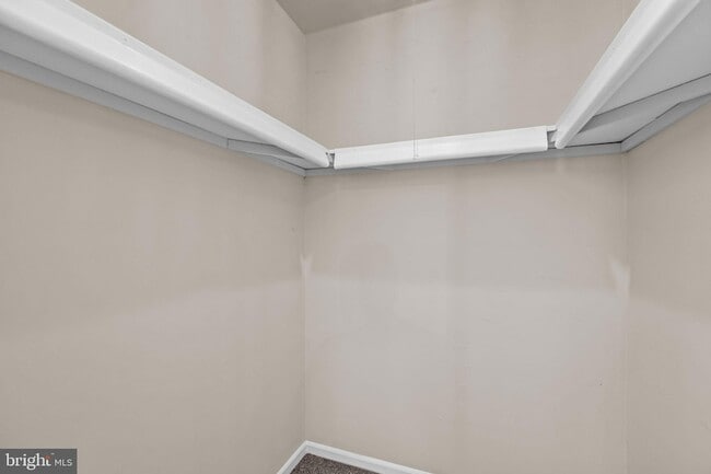 Building Photo - 560B Thrush Ct