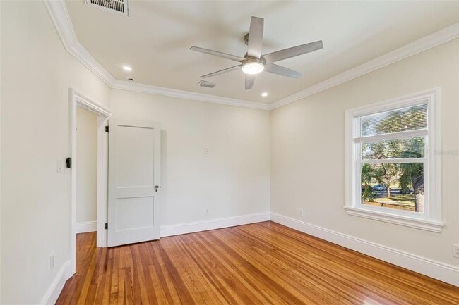 Building Photo - 344 21st Ave NE