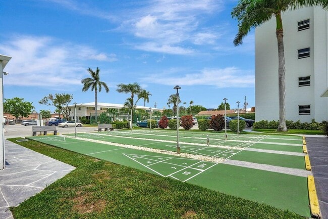 Building Photo - 3040 NE 16th Ave