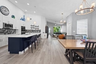 Building Photo - 10761 Pelican Dr