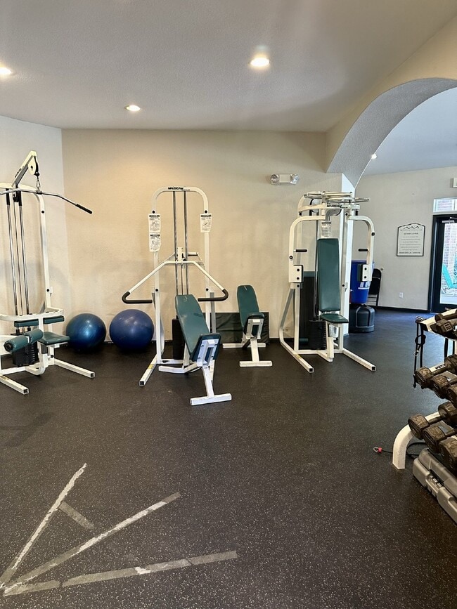 Building Photo - Don't Miss out on this updated 2Bed/2 Bath...