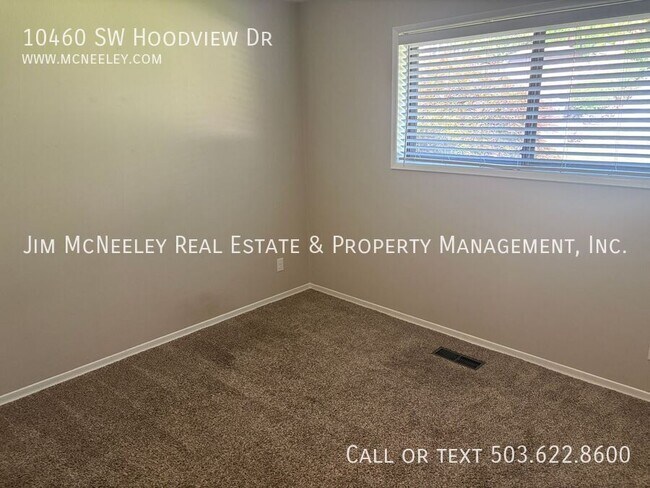 Building Photo - 10460 SW Hoodview Dr
