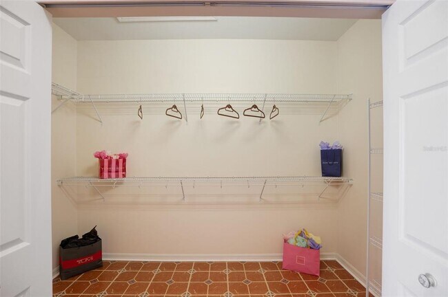 Building Photo - 1410 Maseno Dr