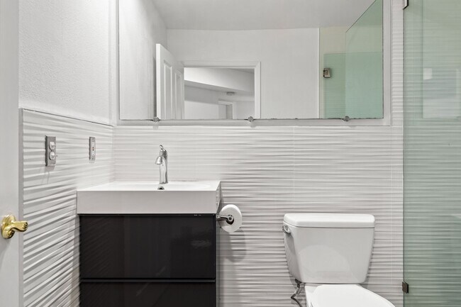 Building Photo - 10777 Ashton Ave