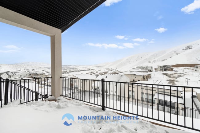 Building Photo - 5615 Valley View Rd