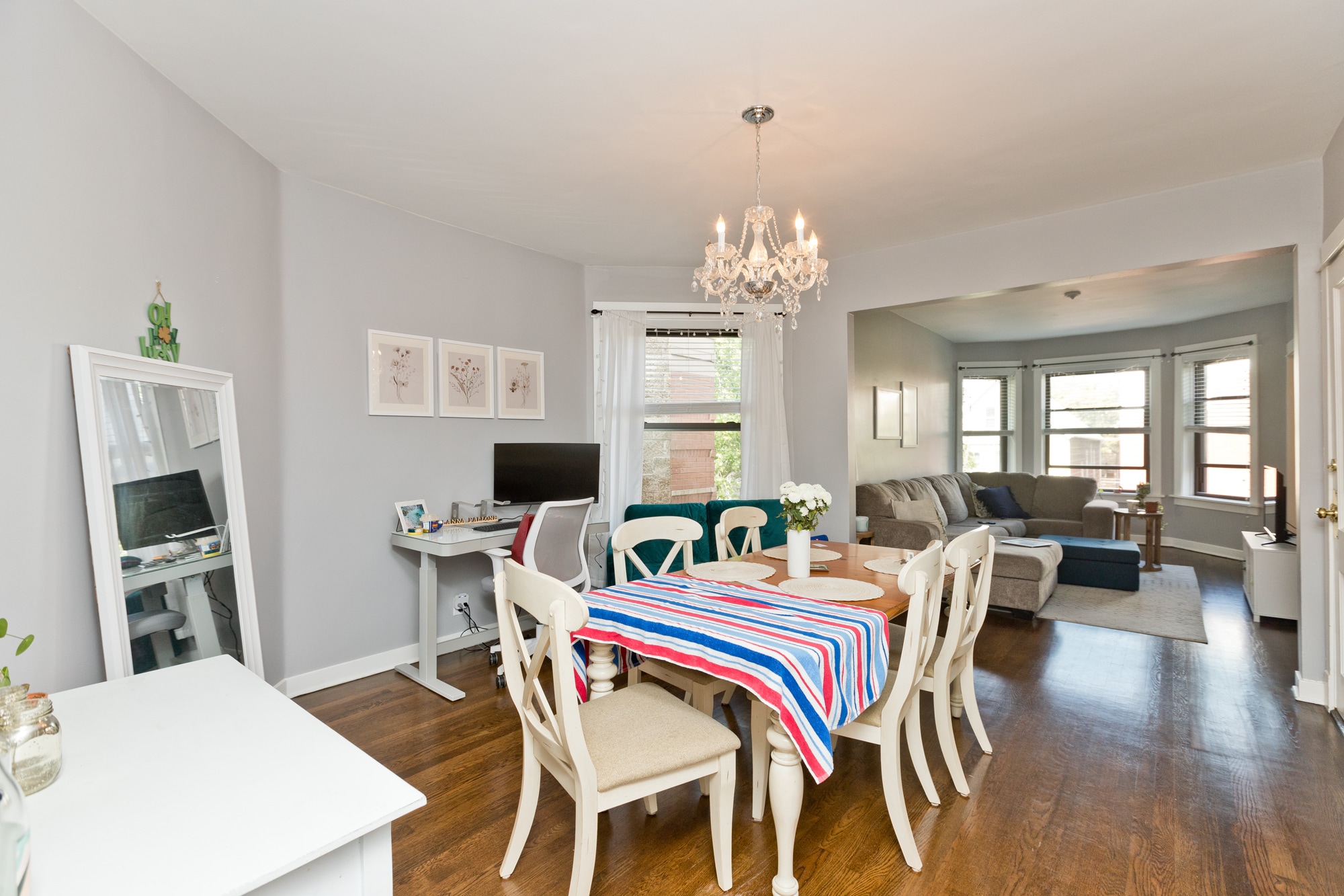 Building Photo - 3253 N Kenmore Ave