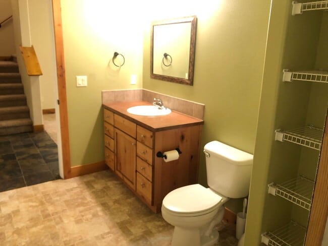 Building Photo - Great 3 Bedroom SW Bend Single Family Home