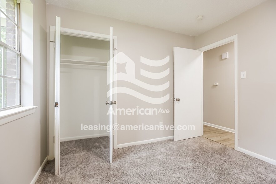 Building Photo - 9601 Comstock Rd