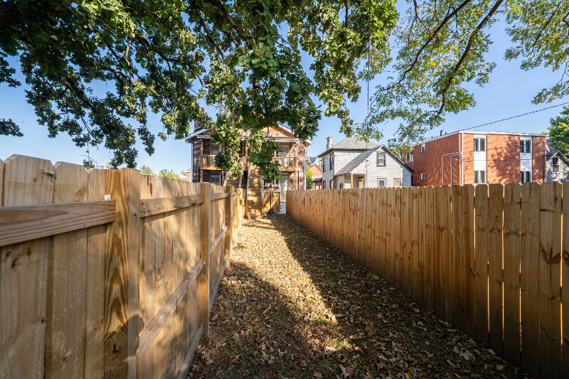 Building Photo - 605-607-607 S Champion Ave