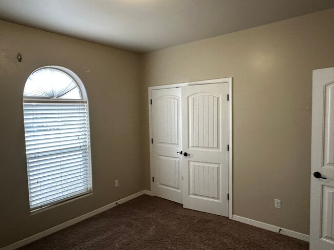 Building Photo - 3 Bed 2 Bath Home