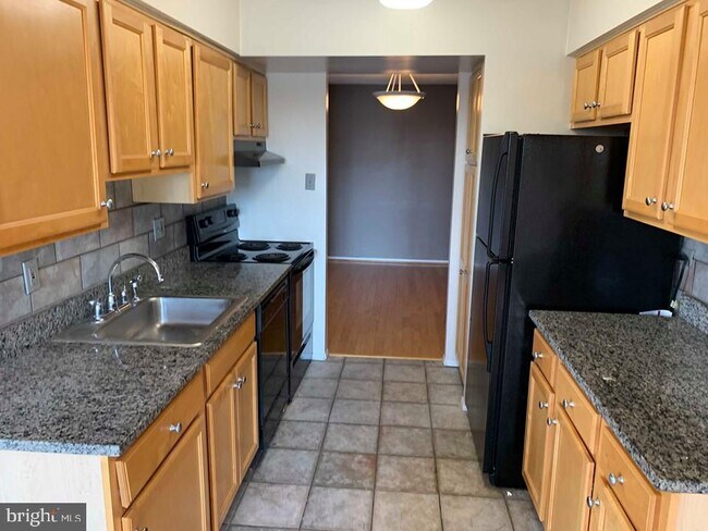 Building Photo - 4500 S Four Mile Run Dr