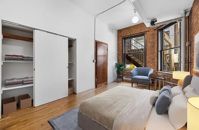 Building Photo - 6 West 14th Street