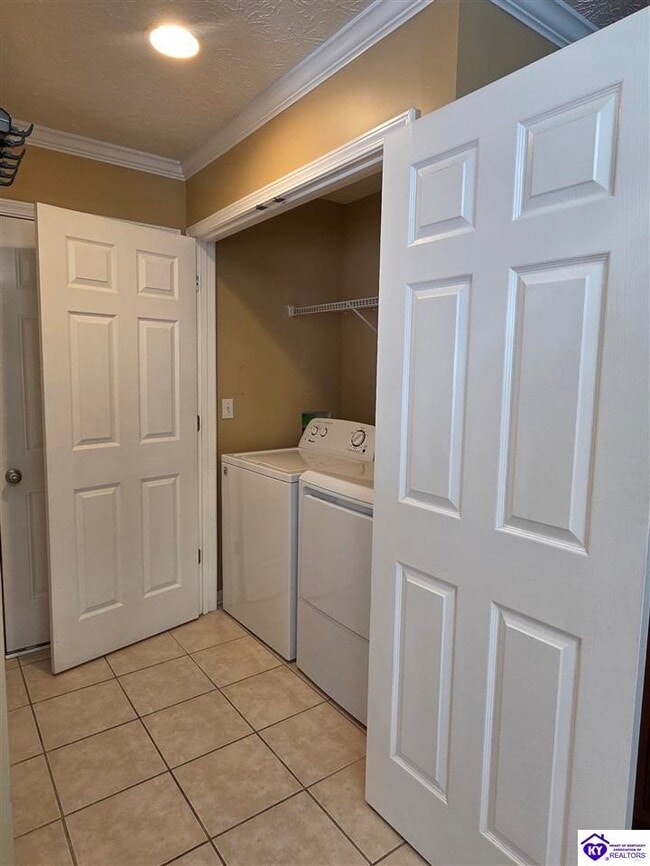 Building Photo - 587 S Atcher St