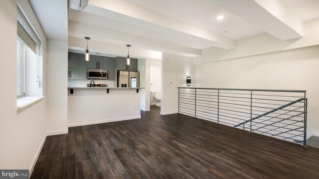 Building Photo - 1825 Callowhill St