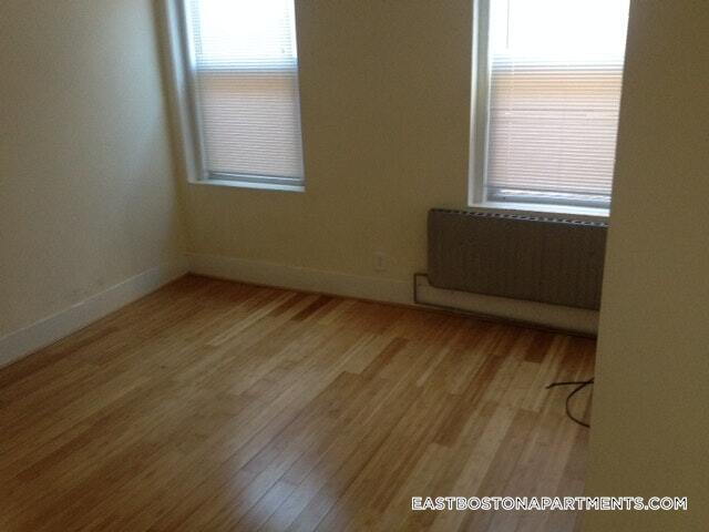 Building Photo - 210 Maverick St