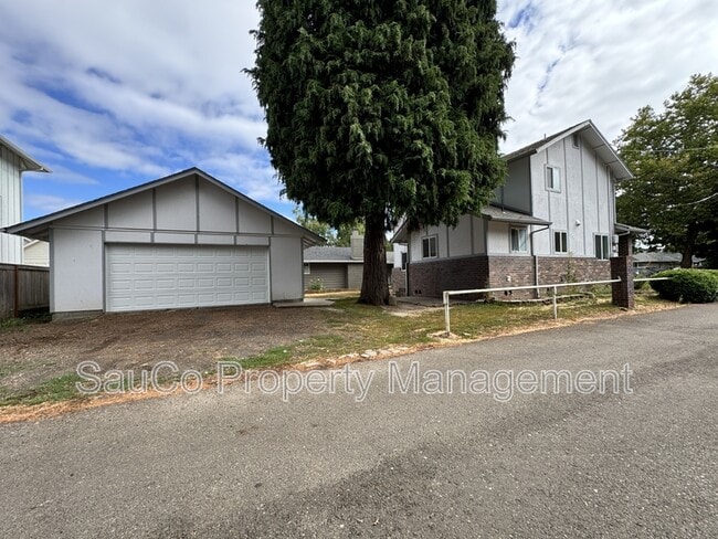 Building Photo - 339 NE 4th Ave