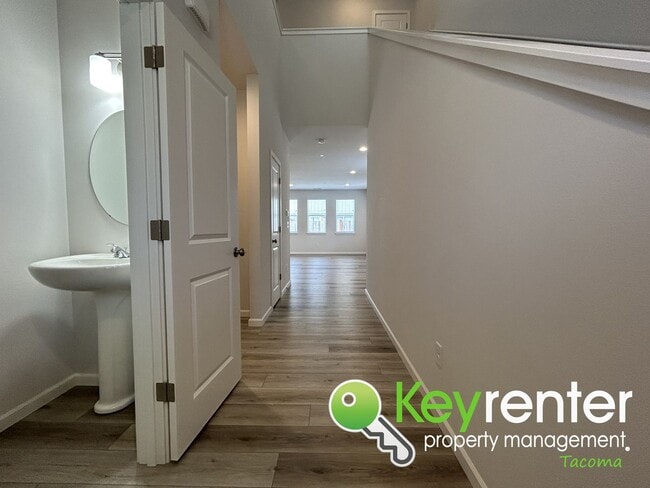 Building Photo - Must-have 3Bed/2.5Bath Lakewood Home