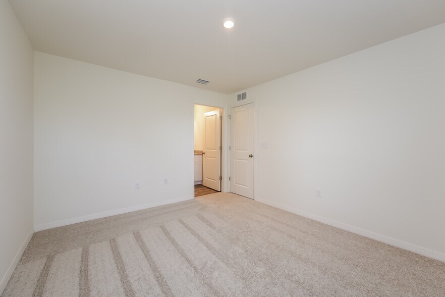 Building Photo - 4012 W Gator Cir