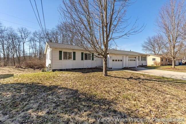 Building Photo - 10945 Mountain Ash Ave NW