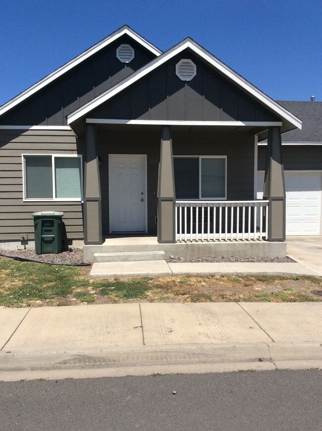 Primary Photo - 2205 Jakob Ave