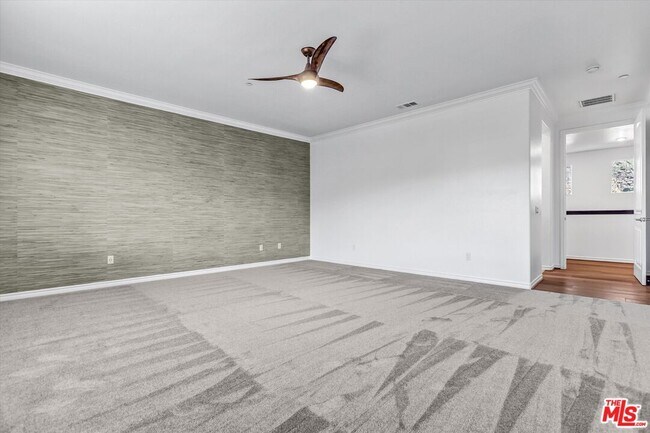 Building Photo - 577 Comet Ave