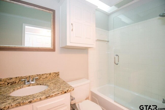 Building Photo - 5823 Hollytree Dr