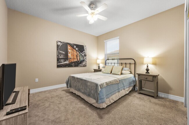 Building Photo - Beautifully Maintained home in Pool Community!