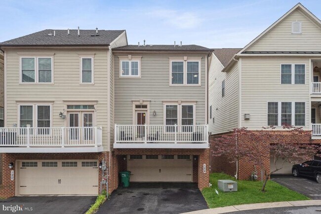 Building Photo - 124 Liriope Place