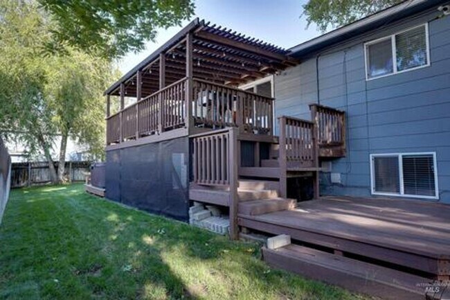 Building Photo - 4 Bedroom 2 Bath Home Boise North End