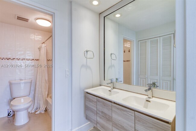 Building Photo - 9381 E Bay Harbor Dr