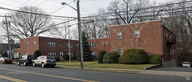 Primary Photo - 177-199 Laurel Ave