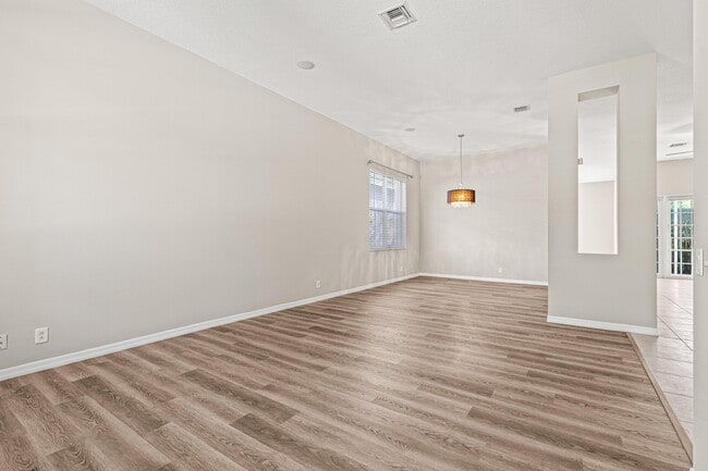 Building Photo - 1366 Crossbill Ct