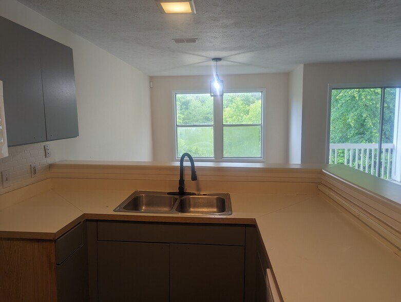 Kitchen 1 - 6780 Willowbrook Dr