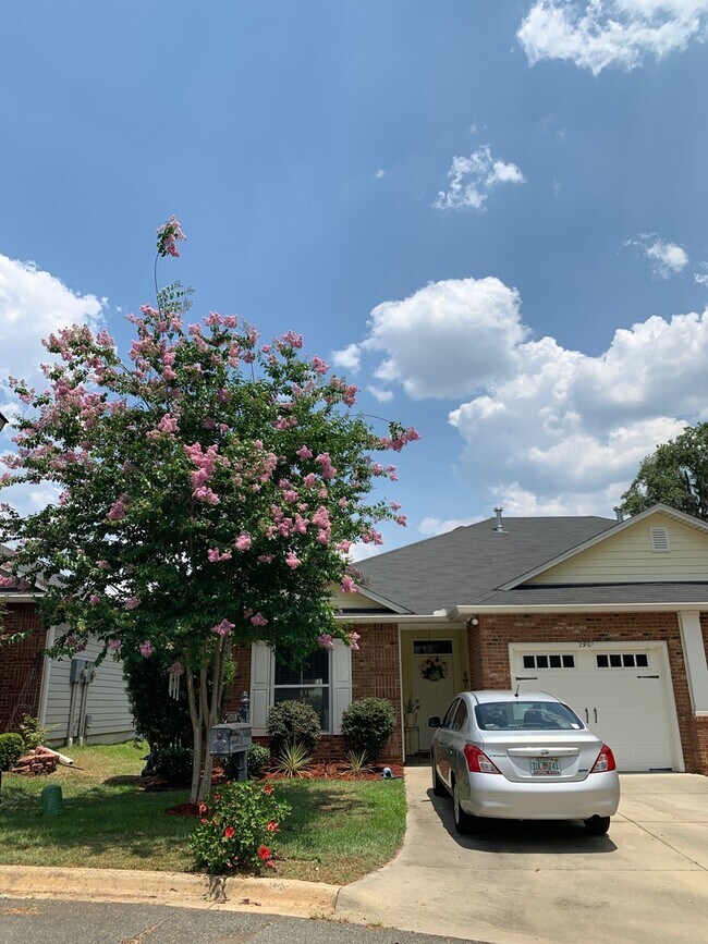 Building Photo - 3/2 IN HAMPTON CREEK SUBDIVISION- AVAILABLE SEPTEMBER 1, 2026