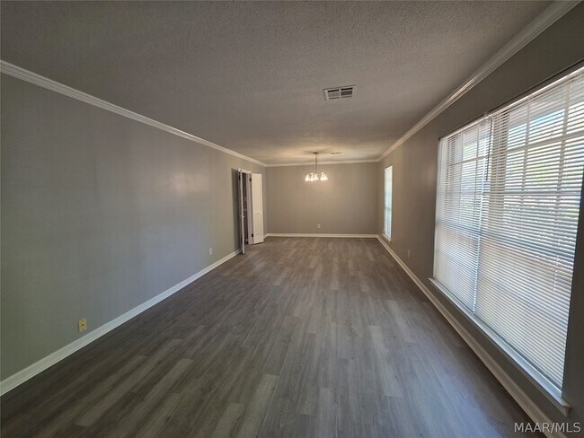 Building Photo - 744 Ledyard Pl
