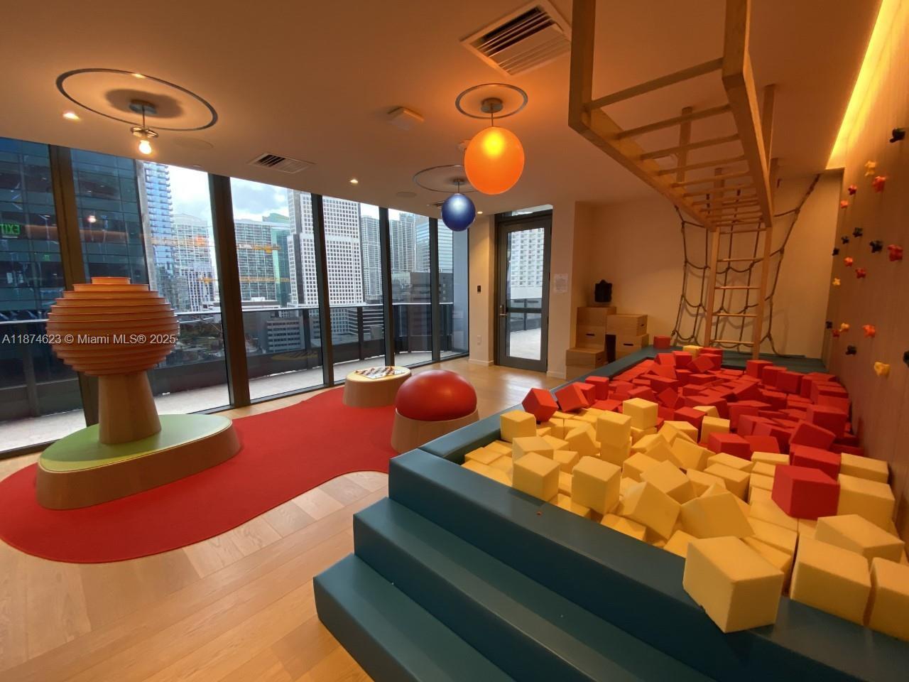 Building Photo - 1000 Brickell Plz