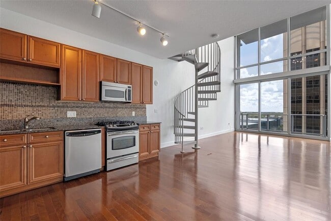 Building Photo - 150 E Robinson St