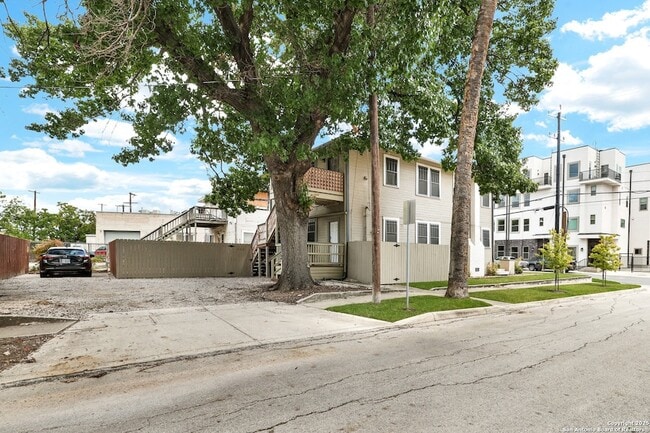 Building Photo - 903 E Euclid Ave